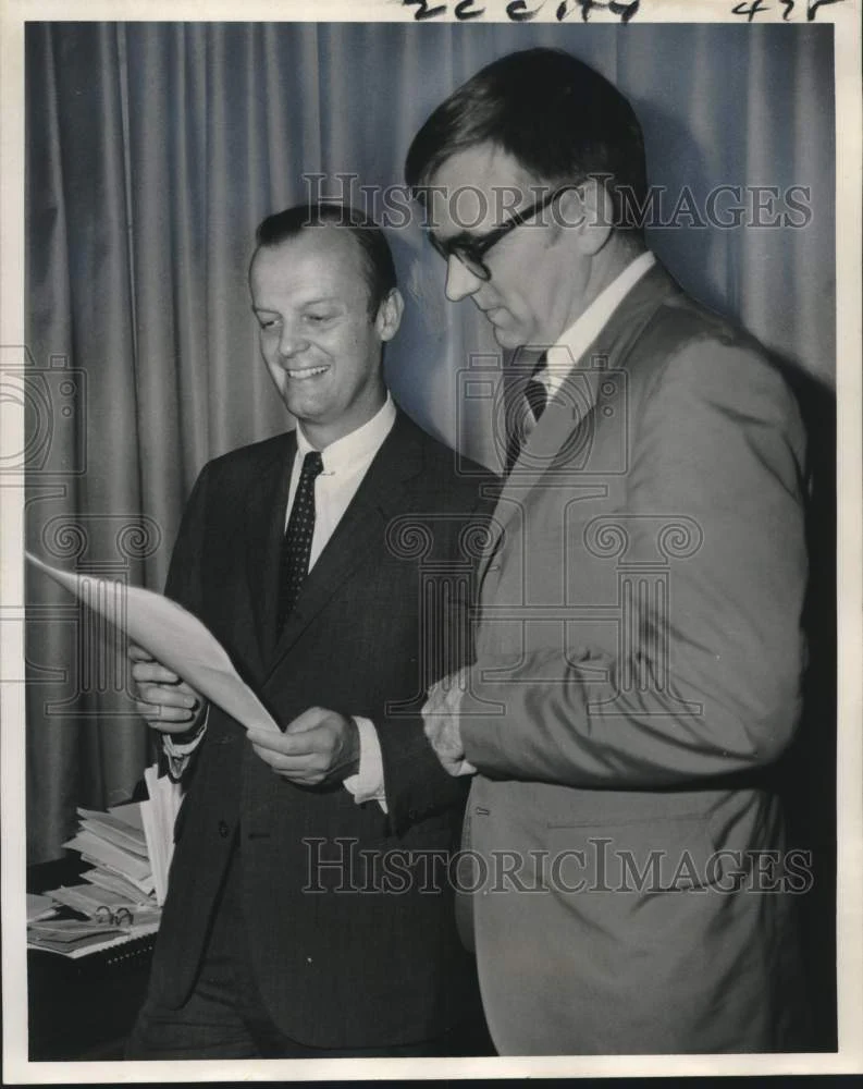 1971 Press Photo Doctors John Knowles and Sparks at Tulane University in LA.