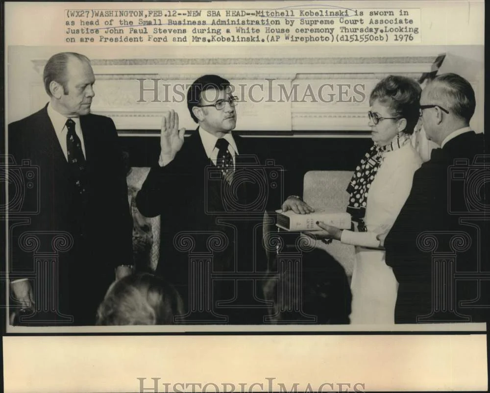 1976 Press Photo Mitchell Kobelinski sworn in as President Ford and other watch