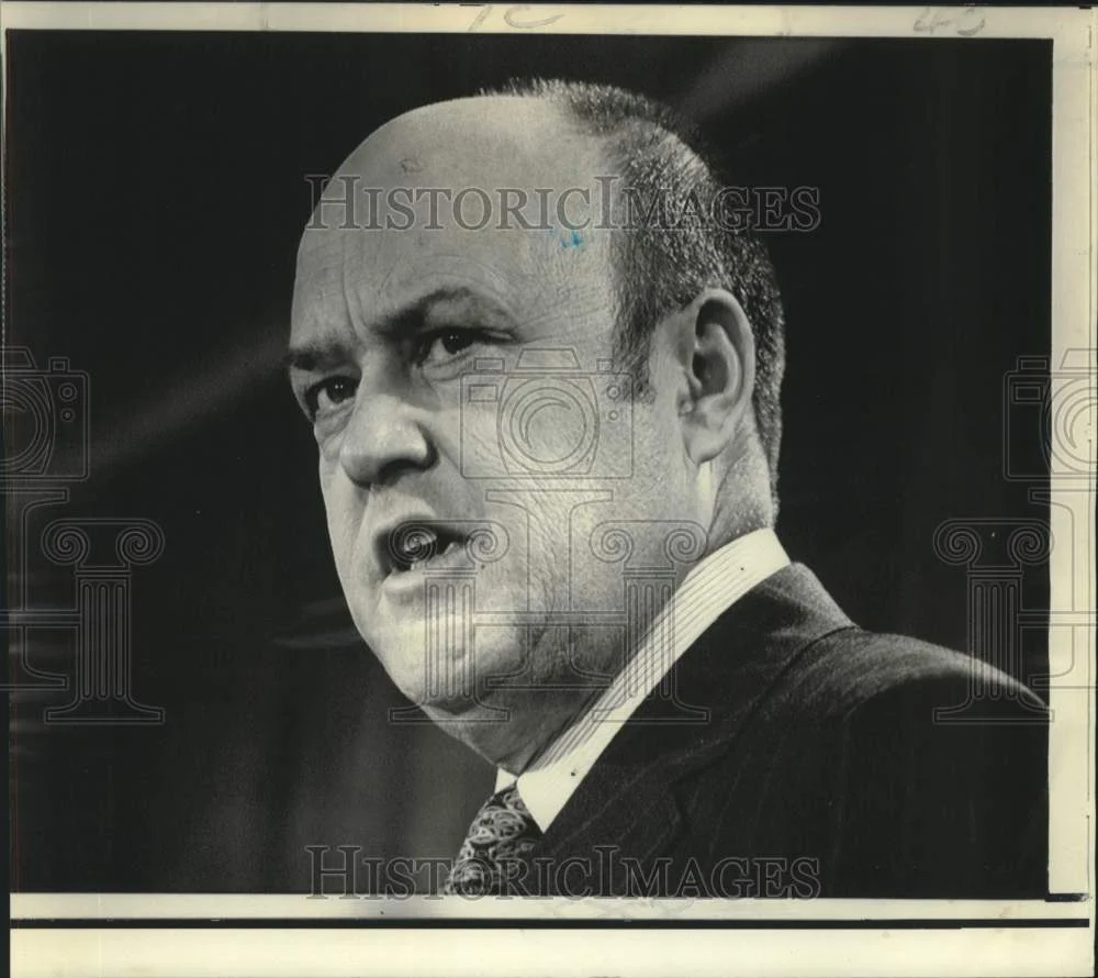 Press Photo Defense Secretary Melvin Laird answers questions on Vietnam