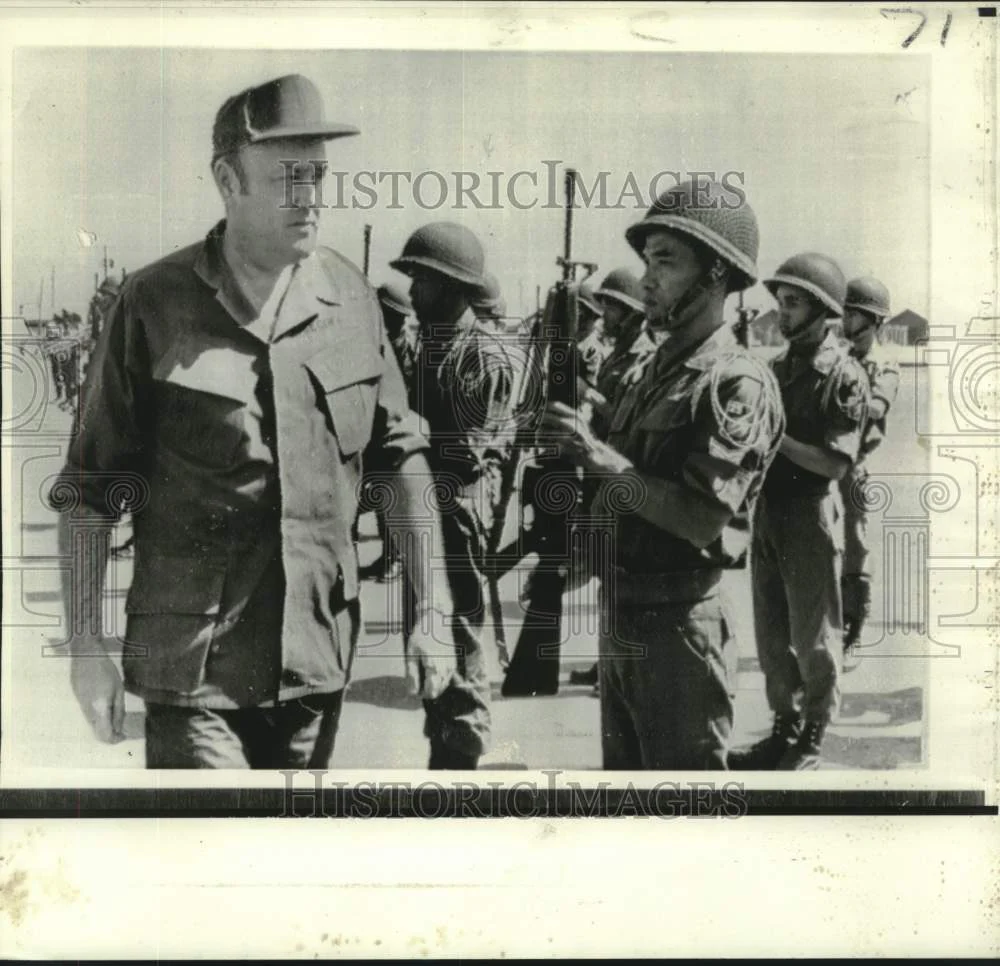 1971 Press Photo Vietnam-Defense Secretary Laird inspects honor guard at Cu Chi