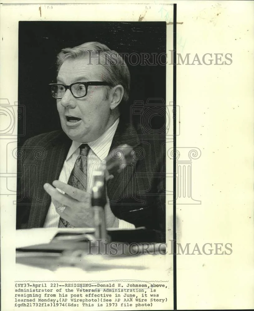 1973 Press Photo Veterans Administration administrator Donald Johnson resigns.