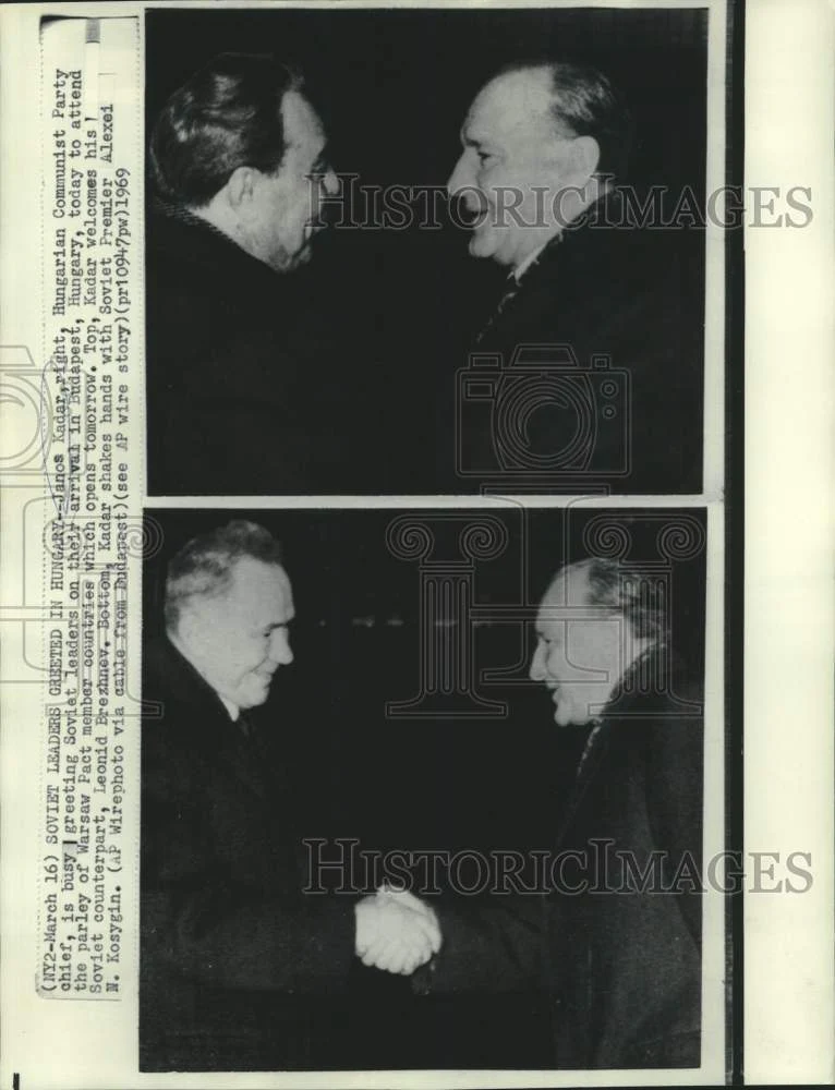 1969 Press Photo Janoa Kadar and Alexei Kosygin greeted in Hungary. - now16293