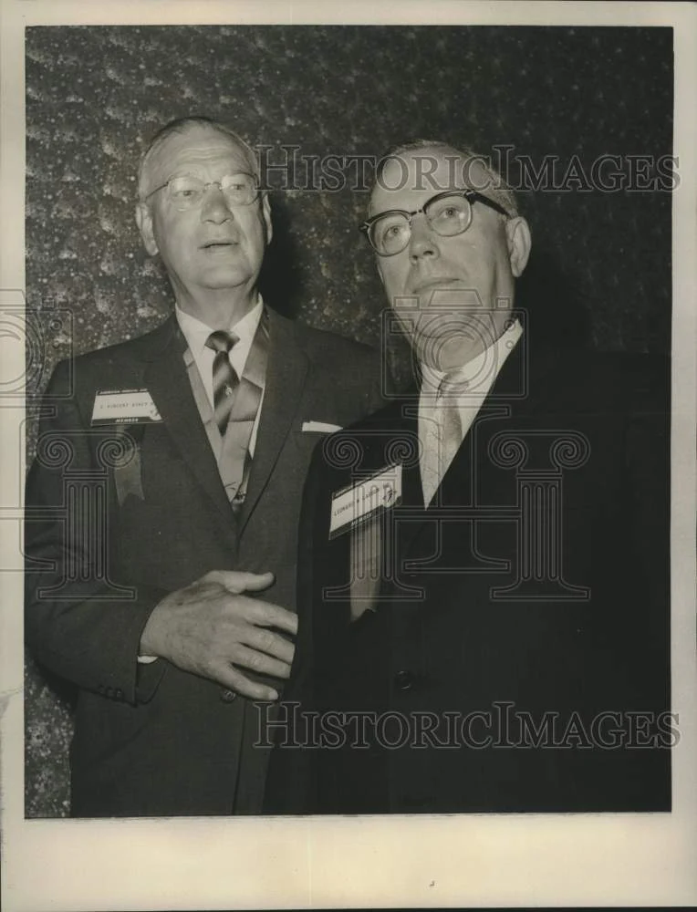 1961 Press Photo Dr. Leonard Larson and another at AMA meeting - now16340