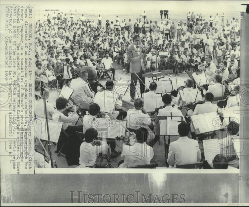 1968 Press Photo Henry Lewis conducts New Jersey Symphony Orchestra in Newark