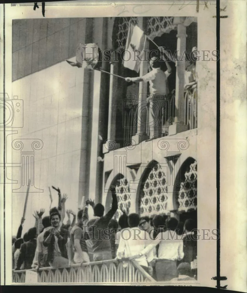 1969 Press Photo Students raise Lebanon flag from American University building.