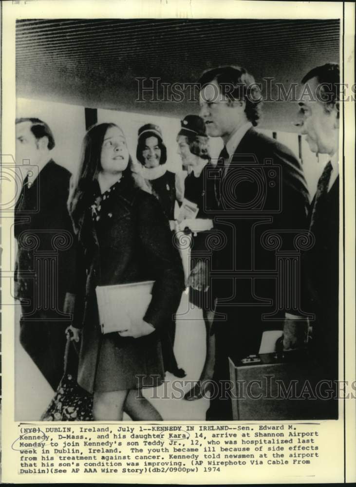 1974 Press Photo Senator Edward Kennedy and Kara arrive at Dublin's Airport