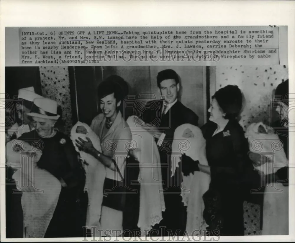 1965 Press Photo Mr. & Mrs. S.W. Lawson & others with quintuplets, New Zealand