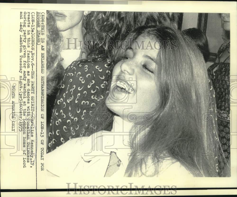 1975 Press Photo Caroline Kennedy in party spirit in London - now19953