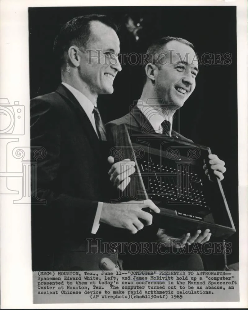 1965 Press Photo Astronauts Edward White and James McDivitt at news conference