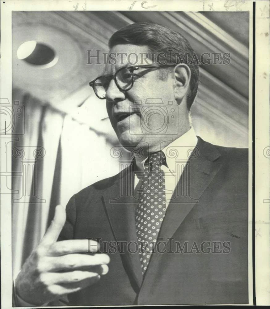 Press Photo Representative Clark MacGregor appointed Chief Lobbyist to Congress