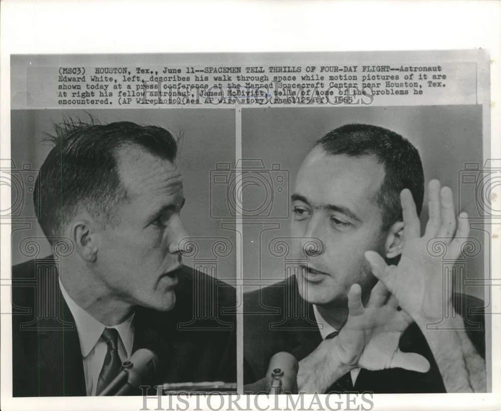 1965 Press Photo Astronauts James McDivitt and White at Texas press conference
