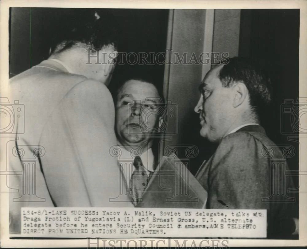 1950 Press Photo Soviet Malik and Yugoslavia's Protich chat at United Nations