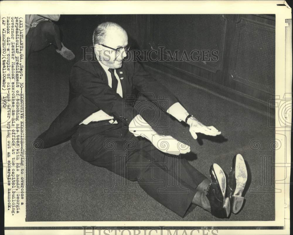 1970 Press Photo Georgia Governor Lester Maddox does sit-ups in Capitol office.