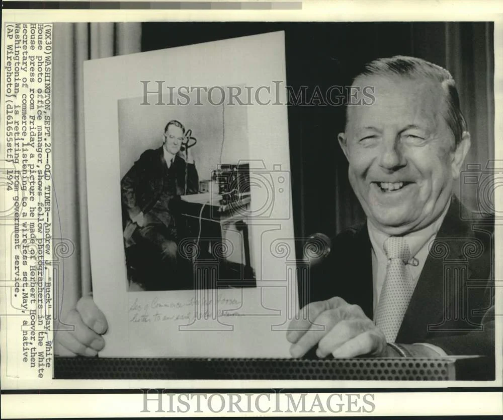 1974 Press Photo Andrew May shows photo he made of Herbert Hoover with wireless
