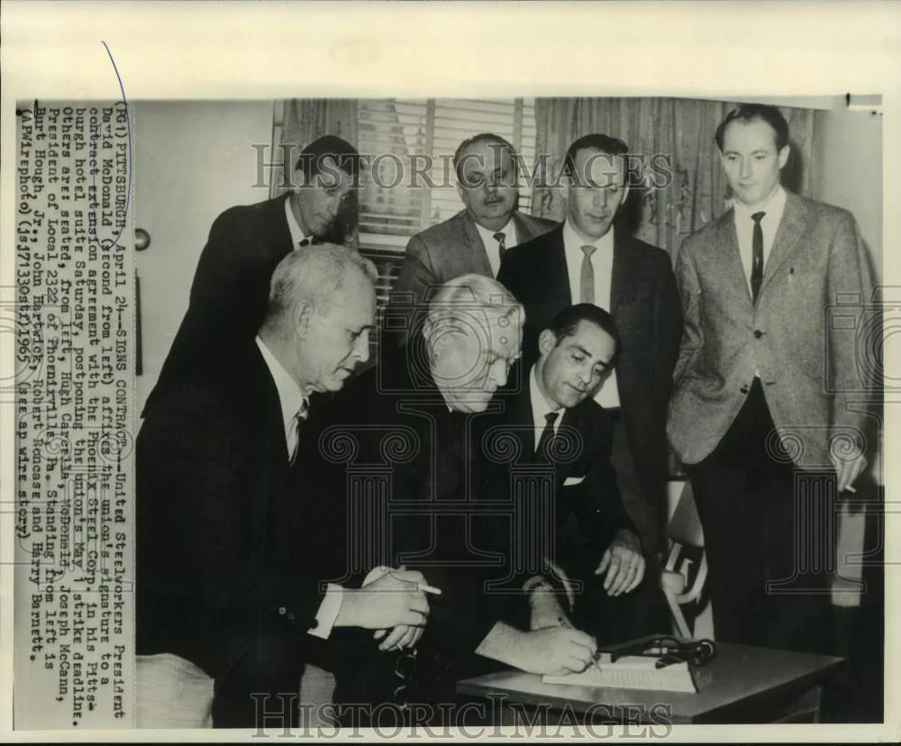 1965 Press Photo USW President McDonald and labor and industry officials in PA