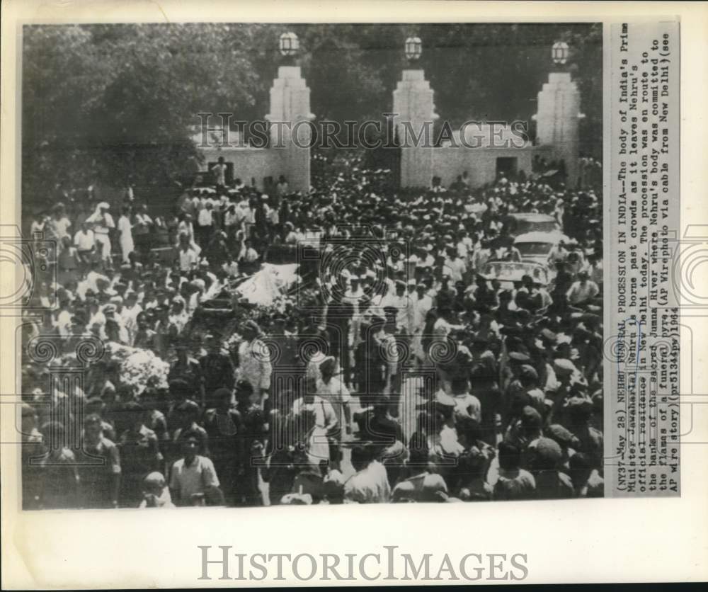 1964 Press Photo India's Prime Minister Nehru's body borne past New Delhi crowds