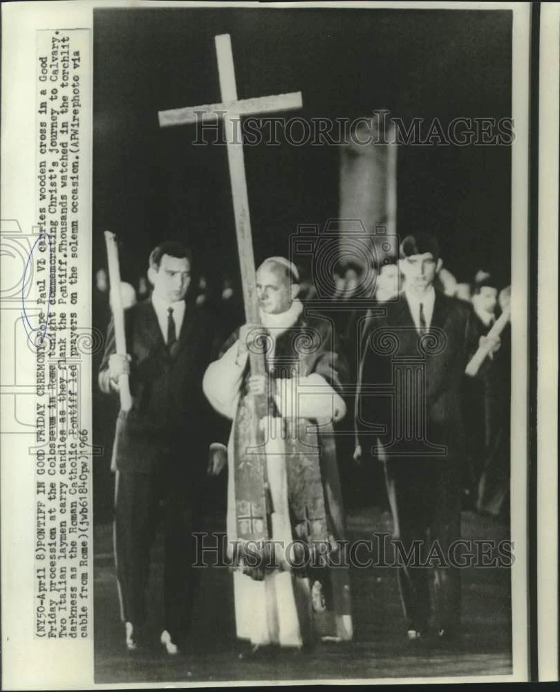 1966 Press Photo Pope Paul VI in Good Friday ceremony at Colosseum in Rome