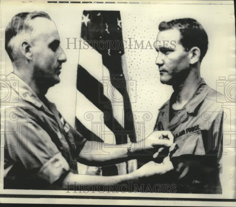 1968 Press Photo Airman 1/C Patrick Nugent received Air Medal from Colonel Pauly