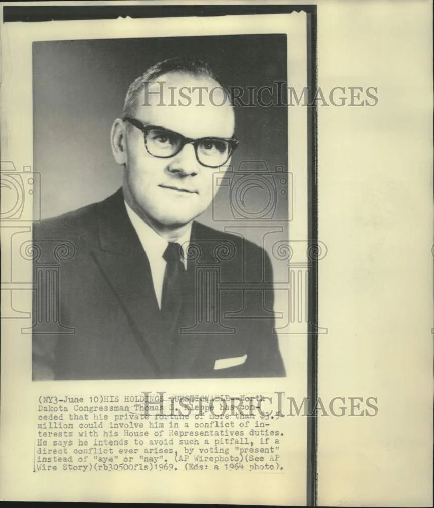 1964 Press Photo ND Congressman Thomas Kleppe concedes to conflict of interests