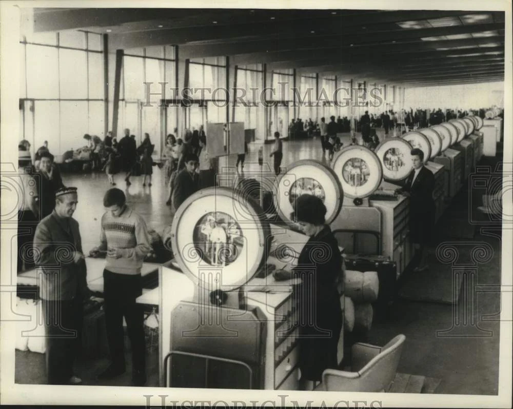 1965 Press Photo Open space featured in airport's baggage check-in hall.