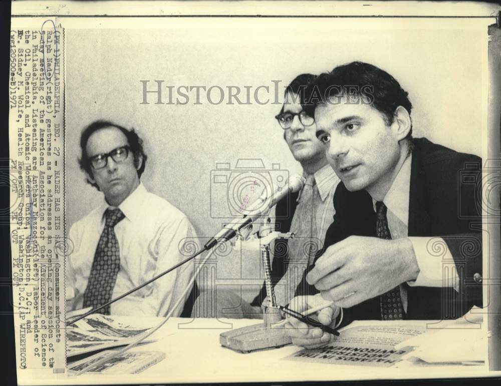 1971 Press Photo Ralph Nader with Mazzocchi and Wolfe at Philadelphia meeting