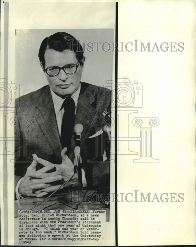 1974 Press Photo Elliott Richardson addresses Austin, Texas news conference