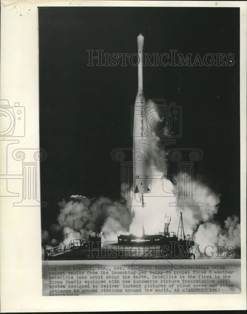 1963 Press Photo Delta rocket propels Tiros 8 weather satellite into orbit