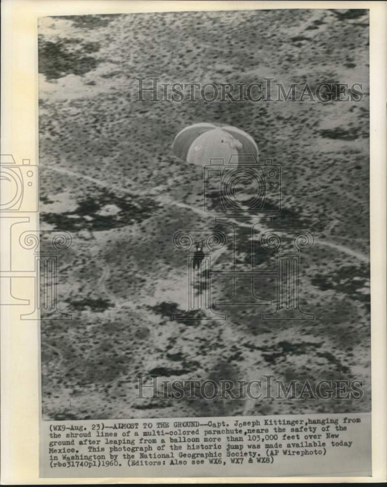 1960 Press Photo Capt. Joseph Kittinger hangs from a parachute after jumping, NM