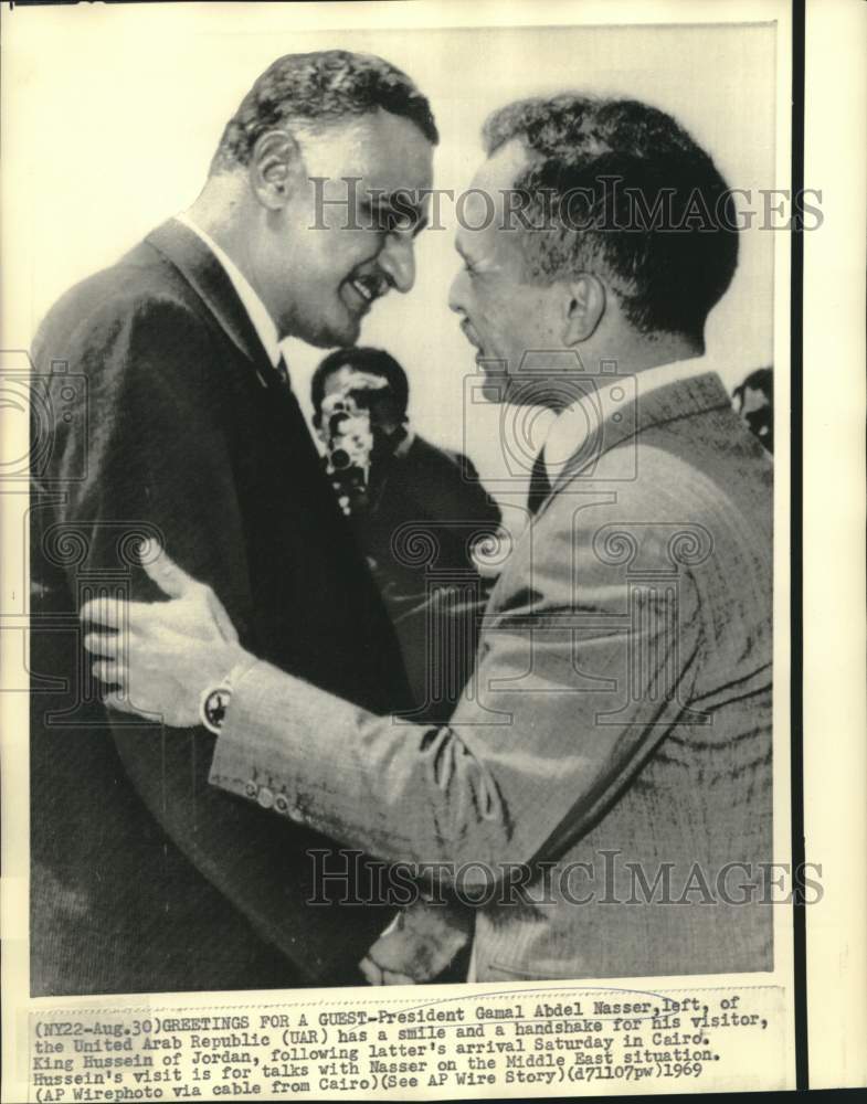 1969 Press Photo UAR's Abdel Nasser and Jordan's King Hussein greet in Cairo