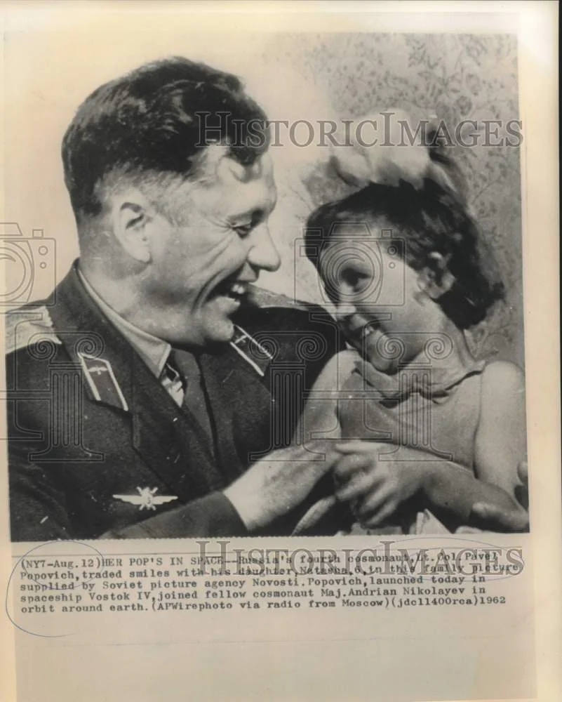1962 Press Photo Russia's cosmonaut Pavel Popovich with daughter Natasha