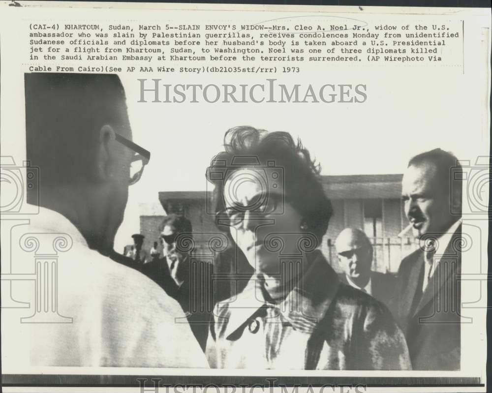 1973 Press Photo Slain envoy's widow Mrs. Cleo Noel receives condolences