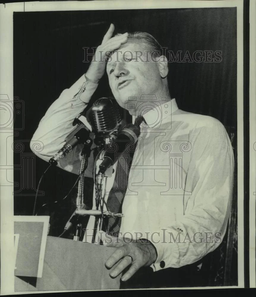 1968 Press Photo New York Governor Nelson A. Rockefeller at the microphone.