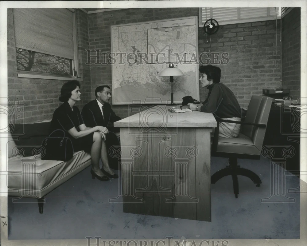 1966 Press Photo Adoptions-Miss Sally Matlock meets in her office with a couple