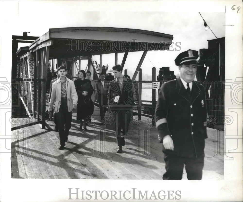 1952 Press Photo First people off the newly restored Algiers ferry boat.