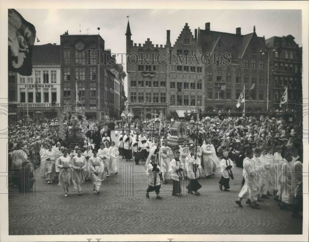 1961 Press Photo The Procession of the Holy Blood at Bruges, Belgium - nox11288