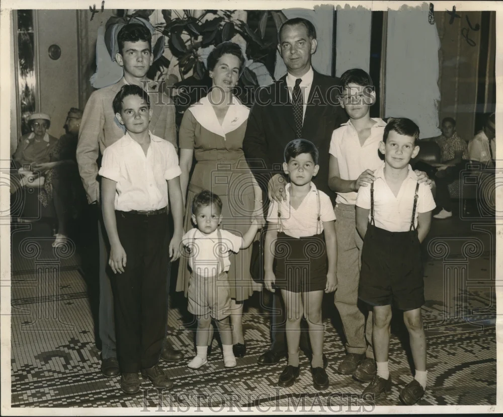 1956 Press Photo Brazilian ambassador, Senhor Bolivar de Freitas and family