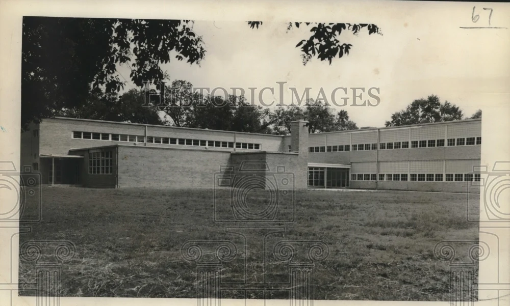 1952 Press Photo De La Salle High School, Exterior View in Louisiana - nox16813