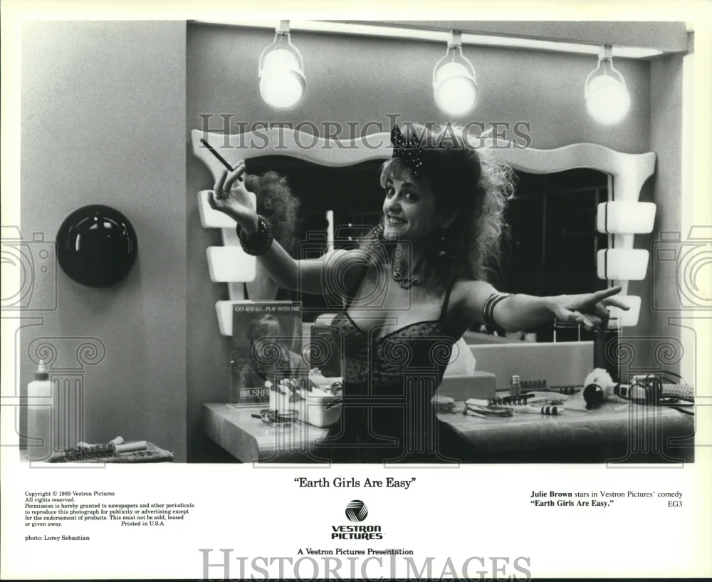 1989 Press Photo Julie Brown stars in "Earth Girls Are Easy," Vestron Pictures