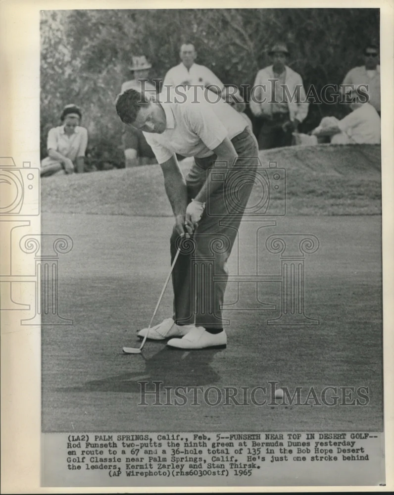 1965 Press Photo Rod Funseth putt on the 9th of the Bob Hope Desert Golf Classic