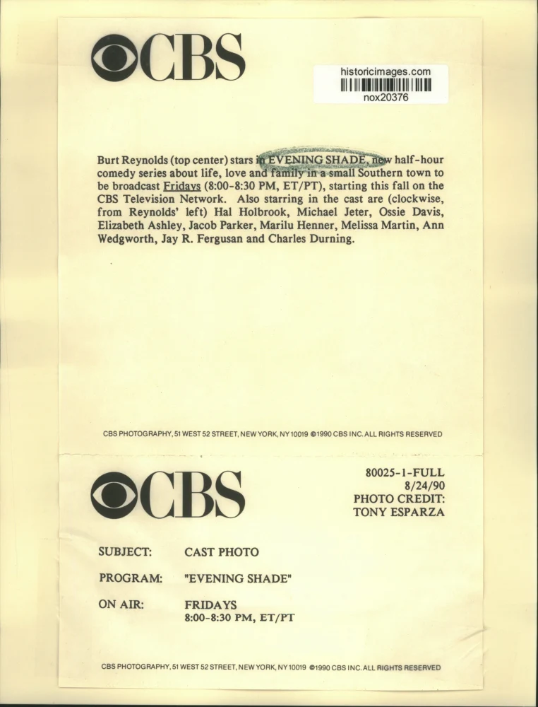 1990 Press Photo Burt Reynolds & other cast members of "Evening Shade," on CBS - Image 2
