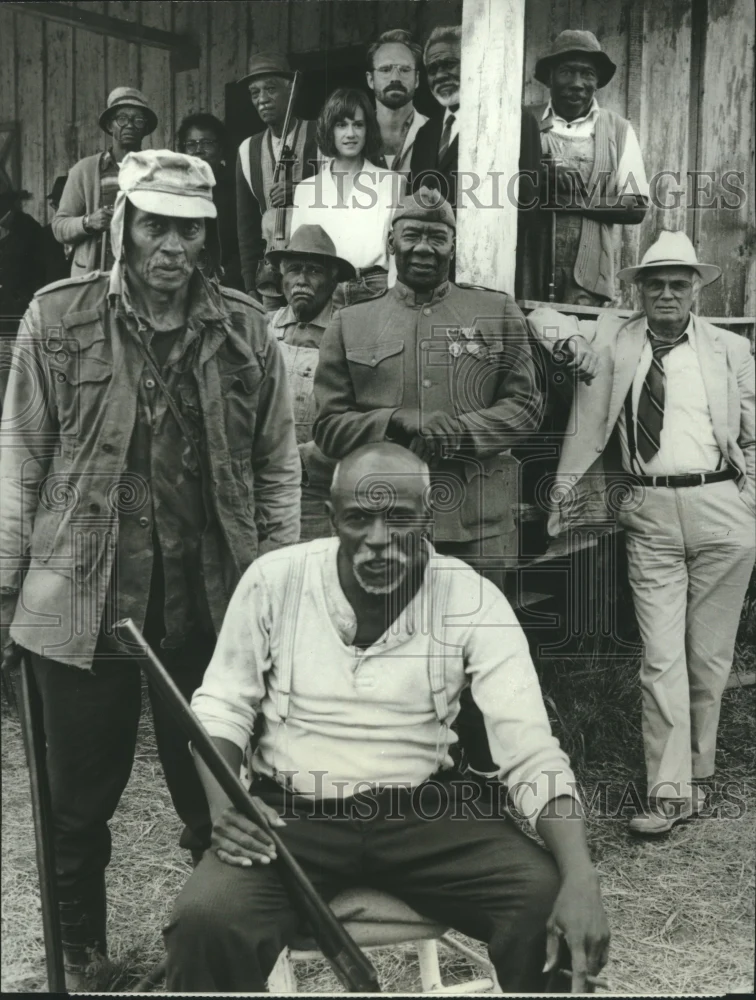 1987 Press Photo Louis Gossett, Jr. & cast of CBS' "A Gathering Of Old Men."