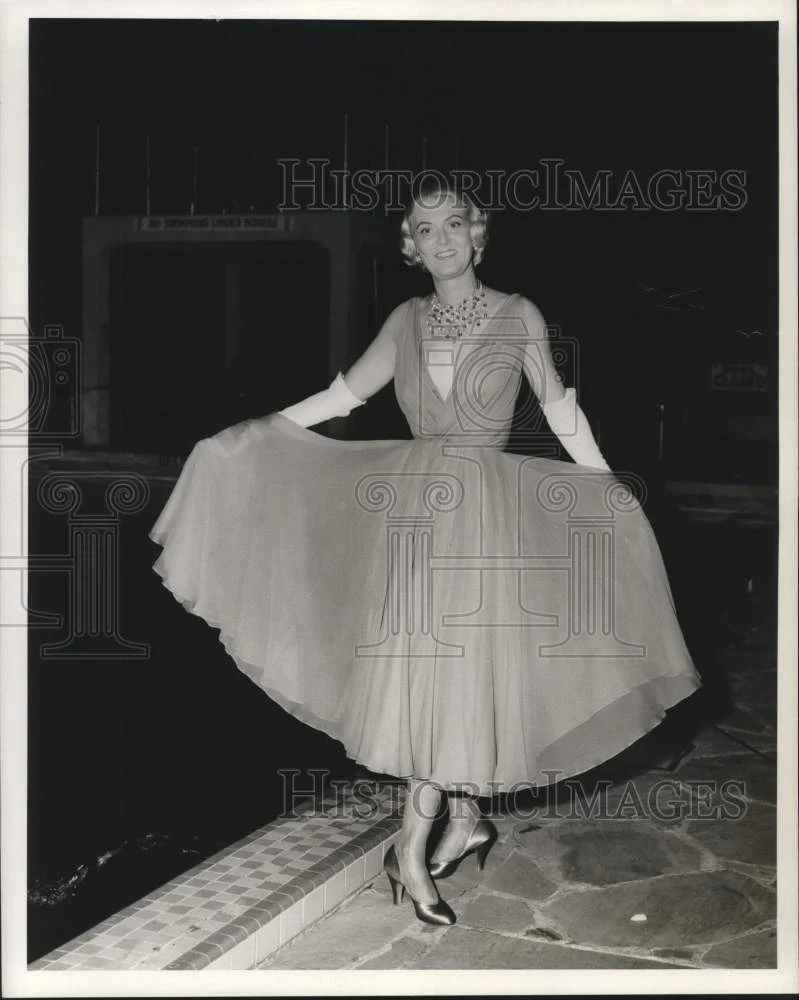 1957 Press Photo Mrs. Ruth Hood, model