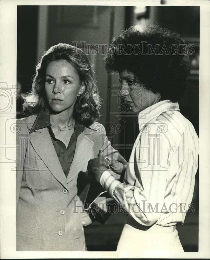 1977 Press Photo Actors Renne Jarrett, Elizabeth Robinson in "Quincy"
