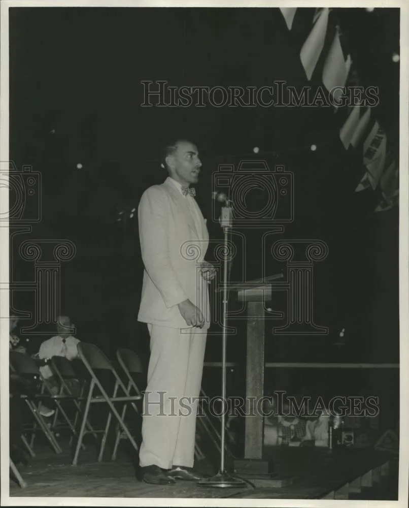 1952 Press Photo Paris Avenue Importers Association President Kenneth Jumonville