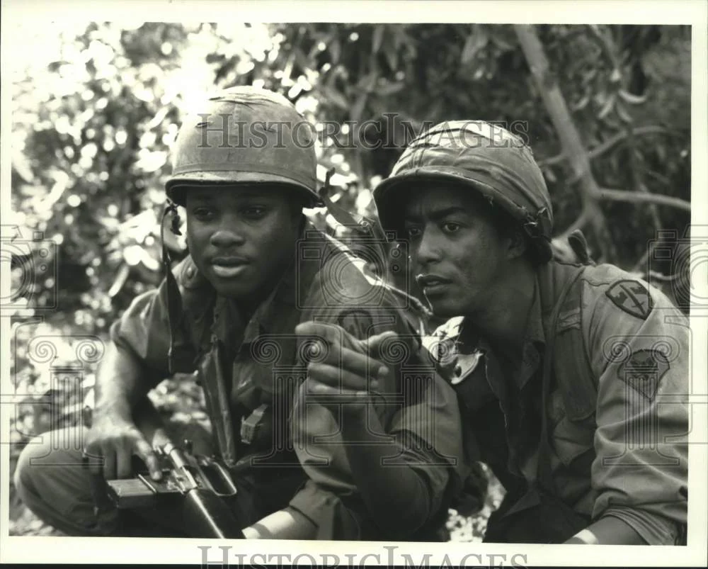 1981 Press Photo Malcolm Jamal-Warner & Miguel A. Nunez Jr. in "Tour of Duty"