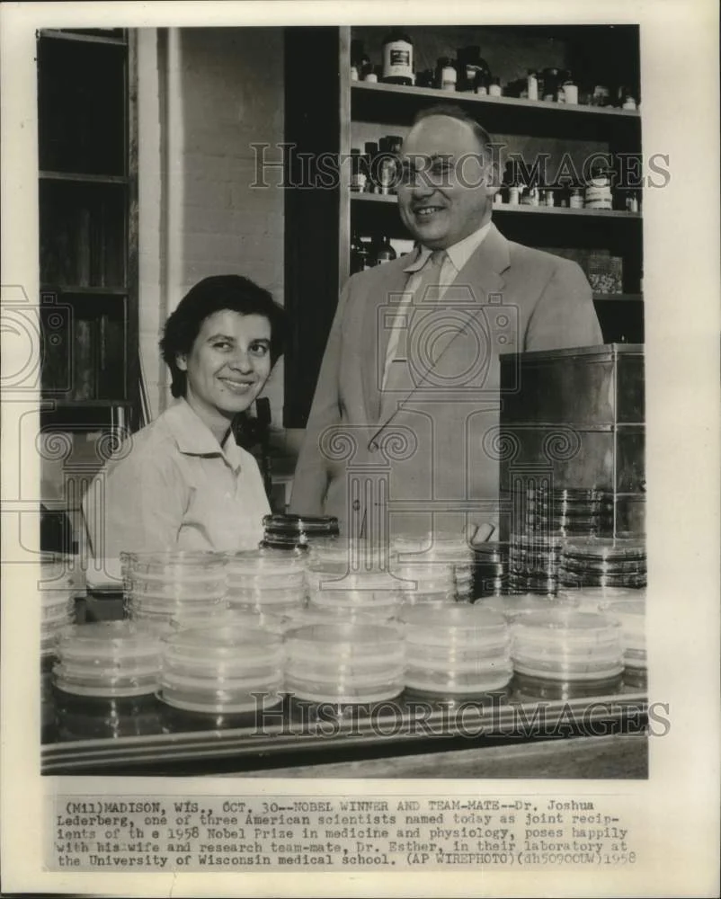 1958 Press Photo Nobel Prize Winner Dr. Joshua Lederberg and Teammate - his Wif