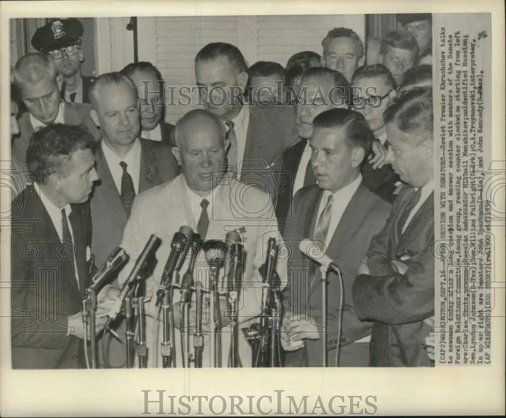 1959 Press Photo Premier Khrushchev with Newsmen after Meeting with Senate Group