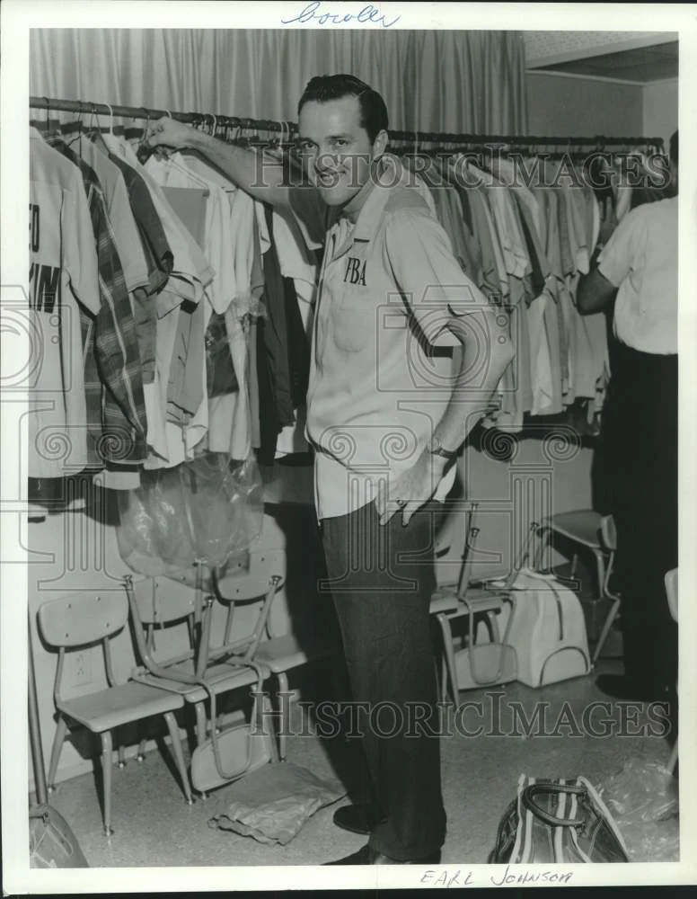 Press Photo Outstanding bowler Earl Johnson. - nox32009