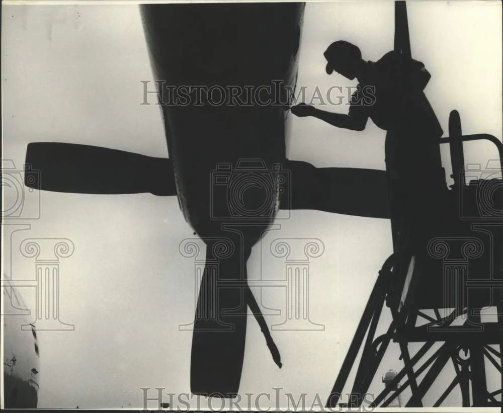 1974 Press Photo Maintenance buttons up engine cowling after minor adjustments.